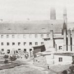 Widok na zabudowania fabryki porcelany, lata 40. XX wieku