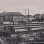 Lata 1930-1935 , Stacja kolejowa i budynek Zakładów Porcelany Stołowej "Karolina" w Jaworzynie Śląskiej