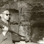 Palacz przy piecu okresowym, tzw. okrąglaku